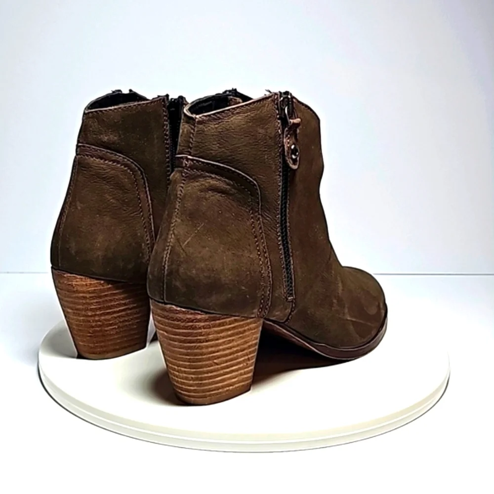 Diba True Swing Brown Leather Ankle Boots Side Zip Block Heel 8.5 NWOT Western